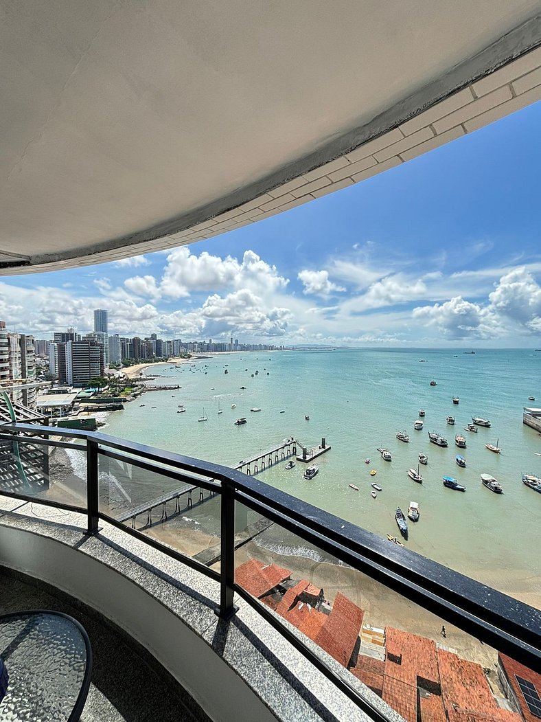 Apartamento triplo frente mar